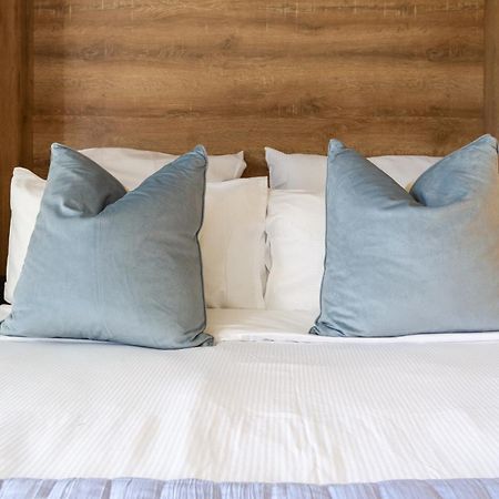 Downtown Delight: Studio At 8 Wilmer With Backyard Christchurch Eksteriør bilde