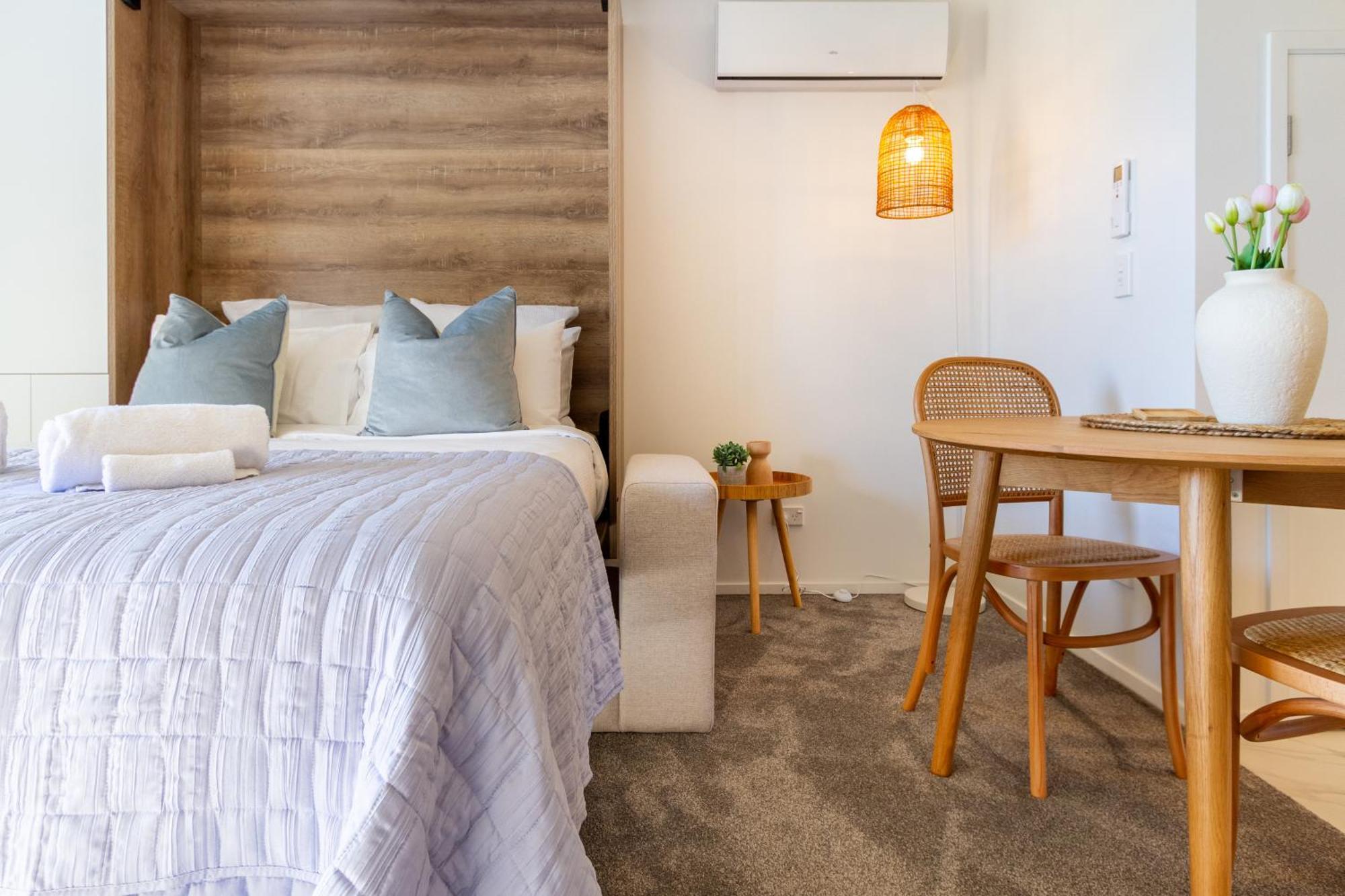 Downtown Delight: Studio At 8 Wilmer With Backyard Christchurch Eksteriør bilde