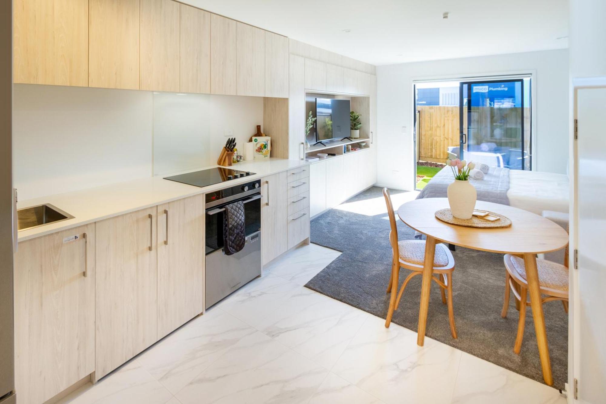 Downtown Delight: Studio At 8 Wilmer With Backyard Christchurch Eksteriør bilde