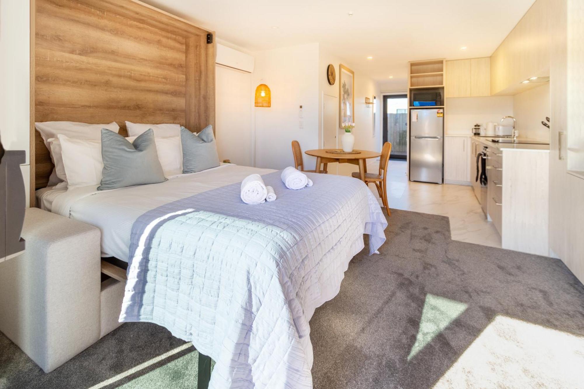 Downtown Delight: Studio At 8 Wilmer With Backyard Christchurch Eksteriør bilde