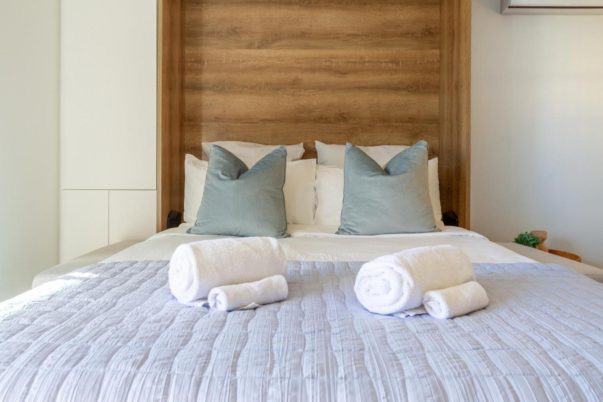 Downtown Delight: Studio At 8 Wilmer With Backyard Christchurch Eksteriør bilde