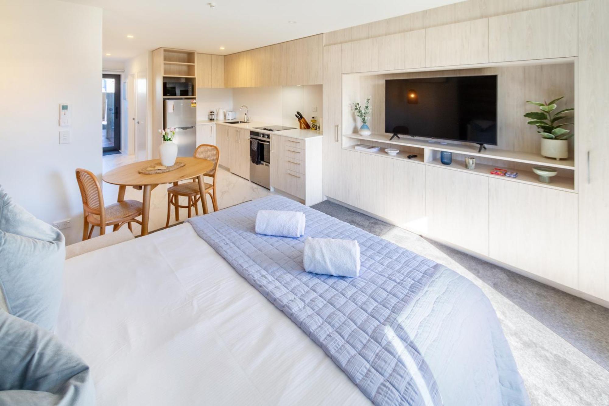 Downtown Delight: Studio At 8 Wilmer With Backyard Christchurch Eksteriør bilde